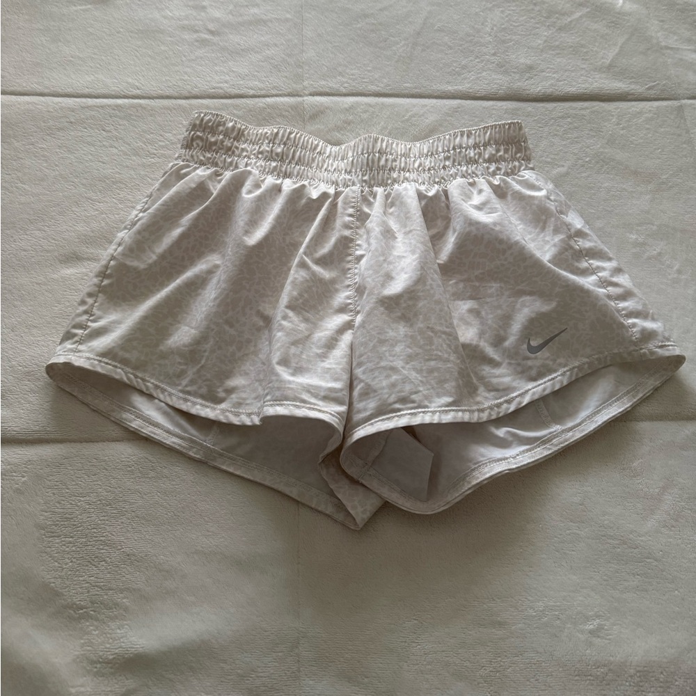 women’s nike shorts 2.5” inseam